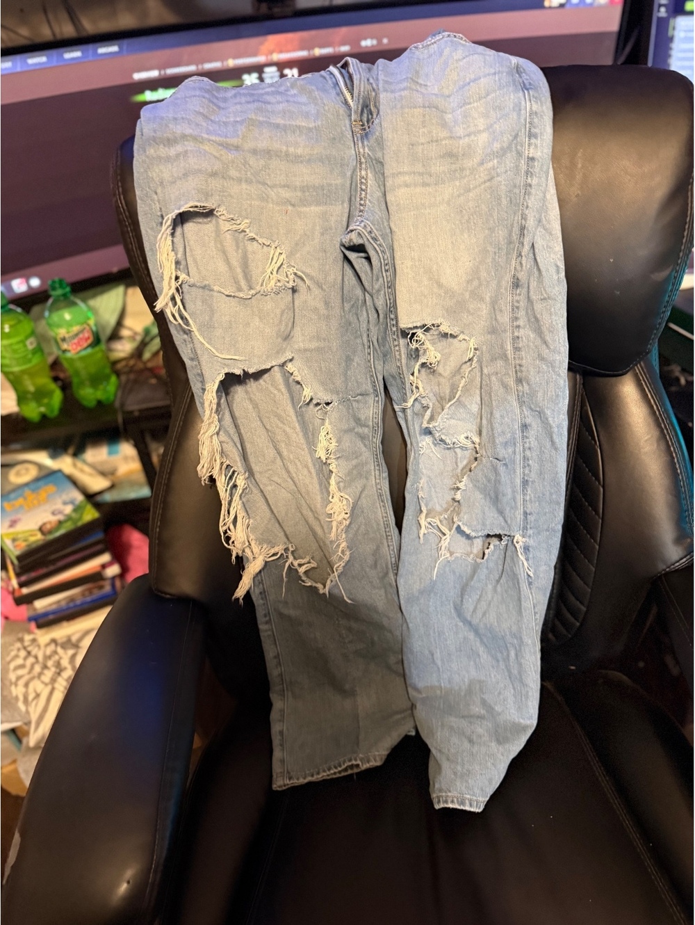 Hollister Ultra High-Rise Baggy Light Wash Ripped Jeans Size 2R